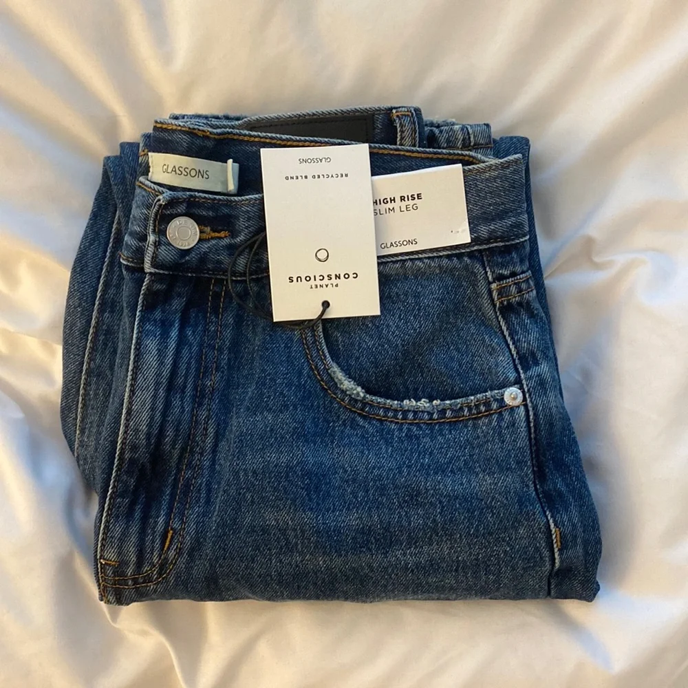 High Rise Mom Jeans - Picture 1 of 4